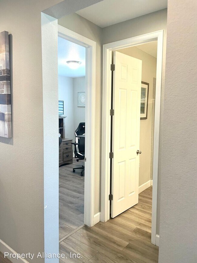 Foto del edificio - 5 br, 3 bath House - 24064 E. Euclid Avenue