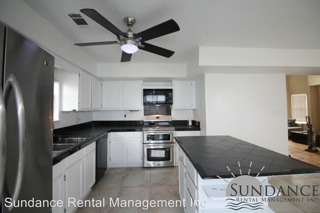 Foto del edificio - 341 Canterbury Cir NW