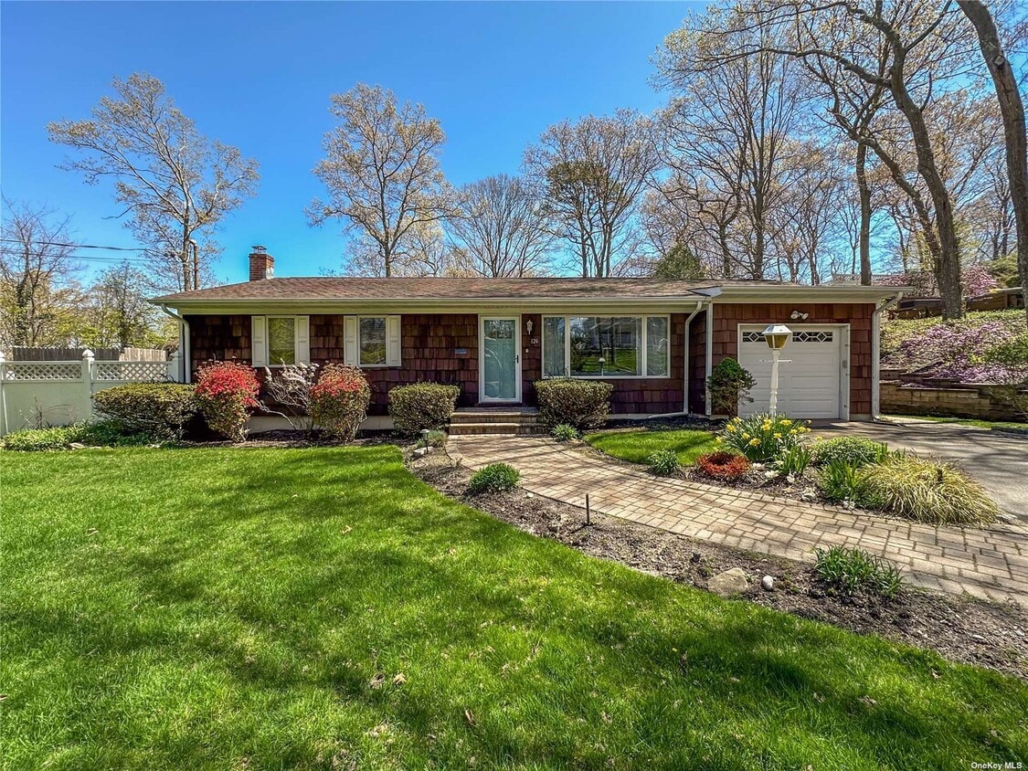 126 Overhill Rd, Wading River, NY 11792 House Rental in Wading River