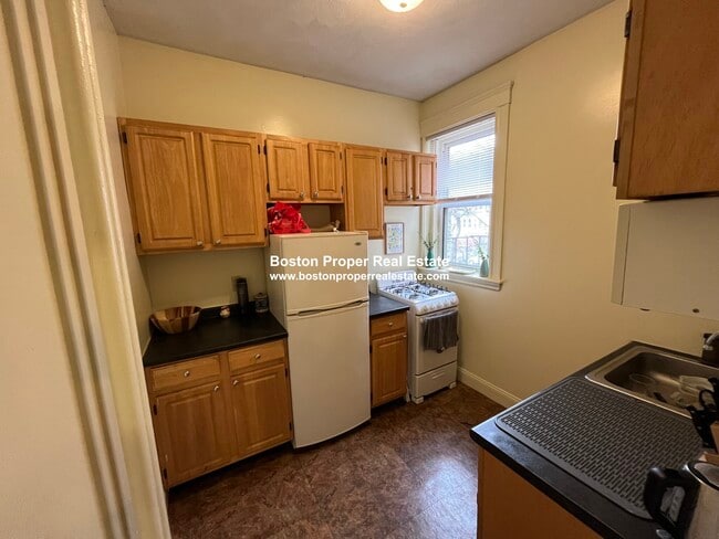 Building Photo - 124 Peterborough St