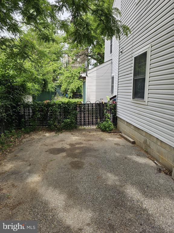 Building Photo - 1400 N Bouvier St