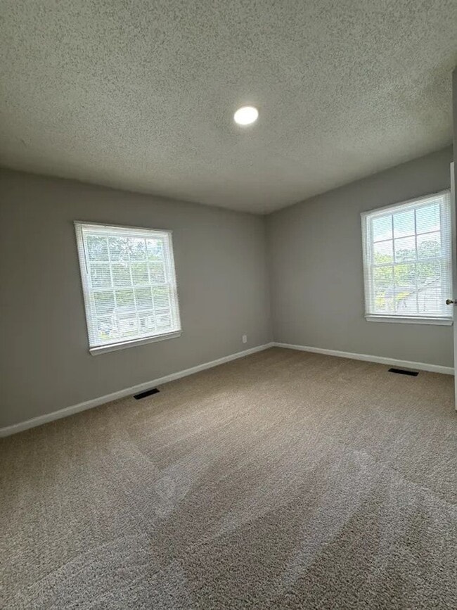 Building Photo - 450 Forrest Ridge Dr NW