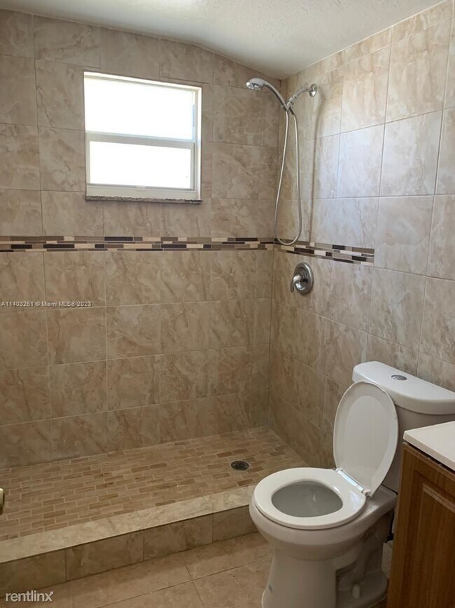 Building Photo - 3 br, 2 bath House - 2539 Roosevelt St