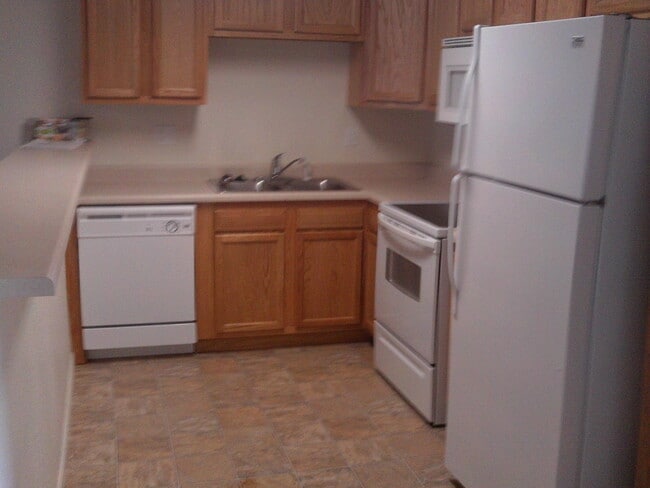 Building Photo - 3 bed 2 Bath duplex!