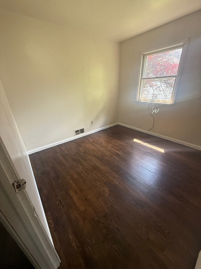 Foto del edificio - 139 Van Armon Ave