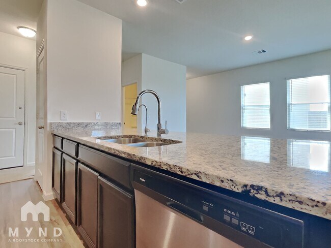 Foto del edificio - 1056 Banyon Tree Ln