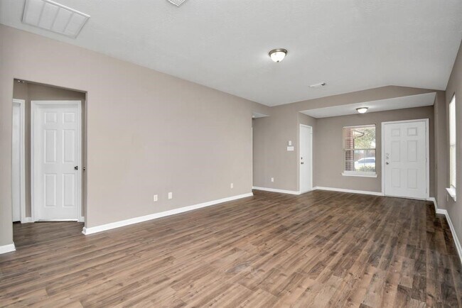 Foto del edificio - 21826 Hemlock Park Dr