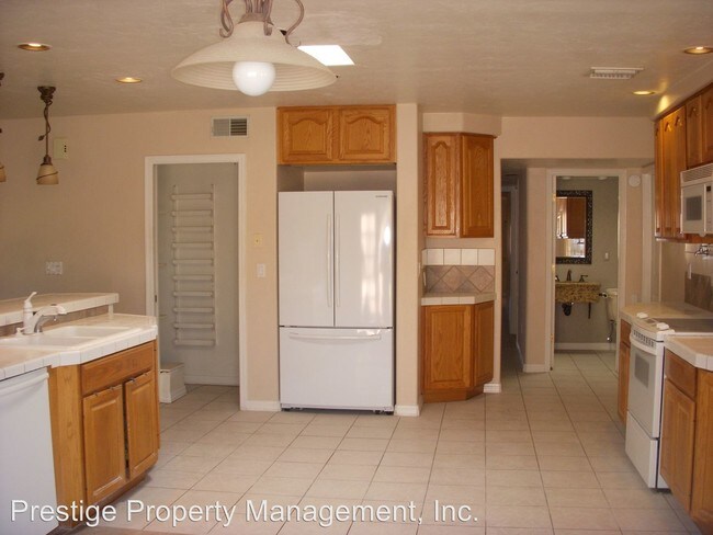 Building Photo - 4 br, 1.5 bath House - 1492 W Montebella Dr
