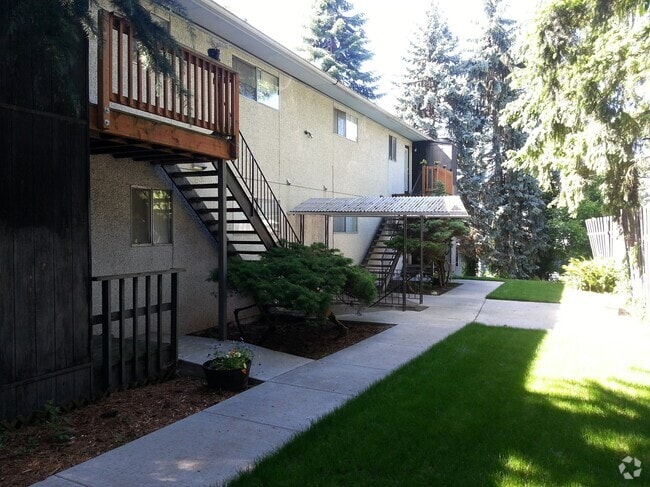 Building Photo - 1701 Lakeway Dr