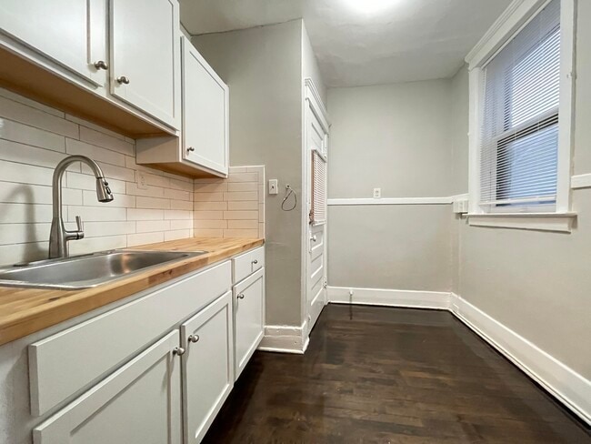 Building Photo - 2243 Campbell St