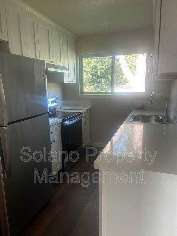 Building Photo - 415 4th St