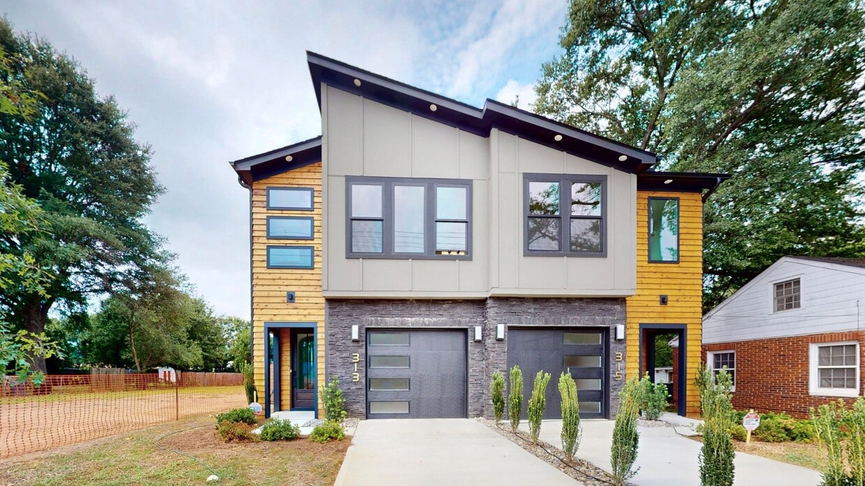 Primary Photo - 313 E Peterson Dr