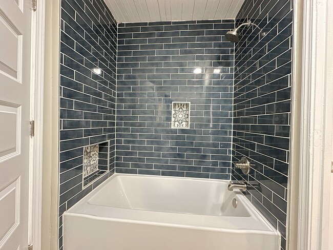 Foto del edificio - 572-574 Wedgewood Dr.