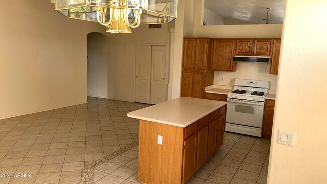 Foto del edificio - 13757 W Vernon Ave