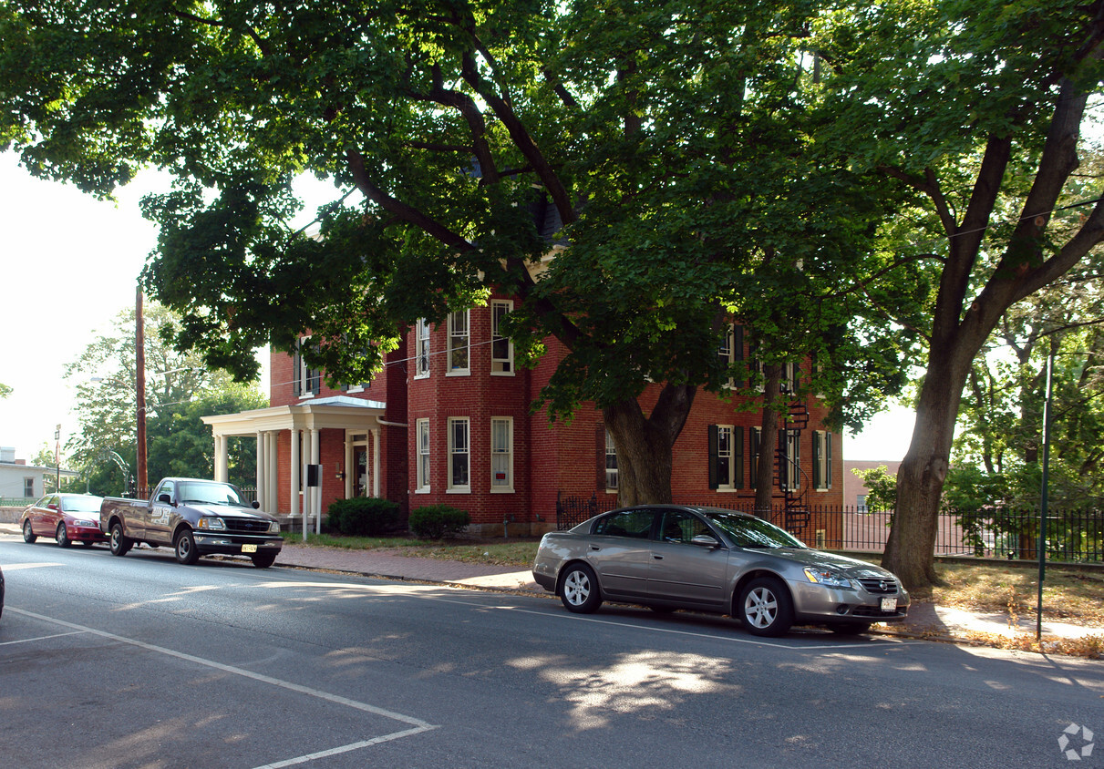 Building Photo - 102 S Prospect St