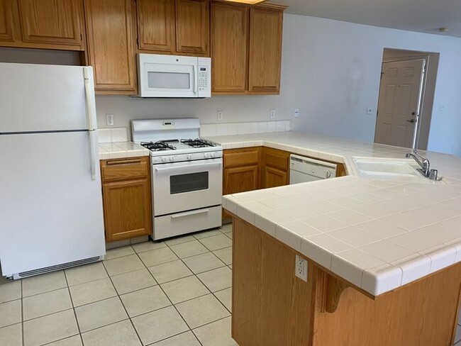 Foto del edificio - Upstairs unit available in Ashley Square!