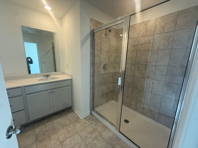 Foto del edificio - 6204 Kenbrook Dr