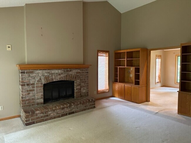 Foto del edificio - Great location 2-story very spacious *7Bed...