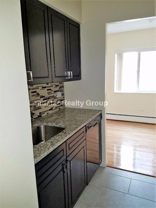 Foto del edificio - 5820 N Kenmore Ave