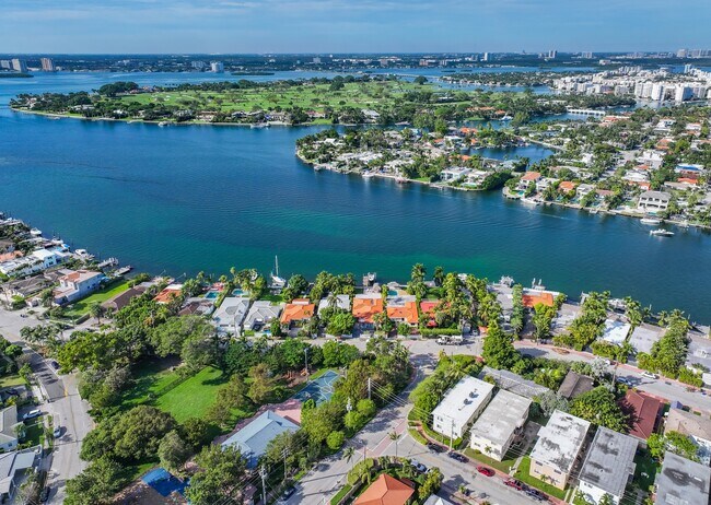 Building Photo - 8430 Crespi Blvd