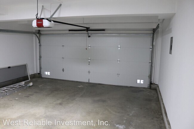 Building Photo - 1313 Los Robles Ave