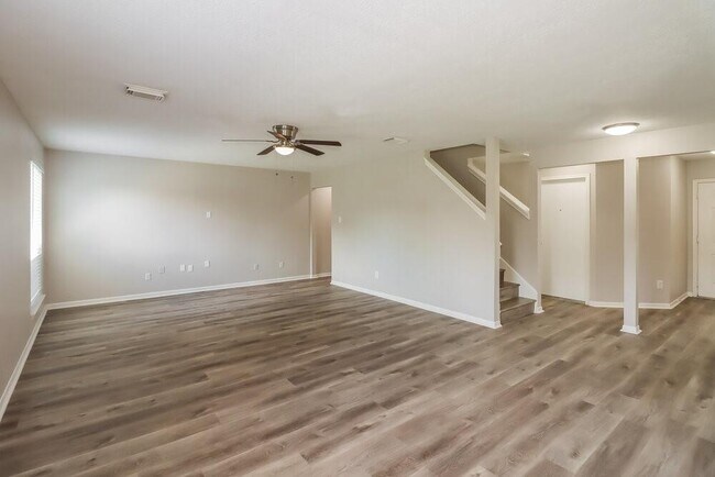 Foto del edificio - 16323 Rapidcreek Dr