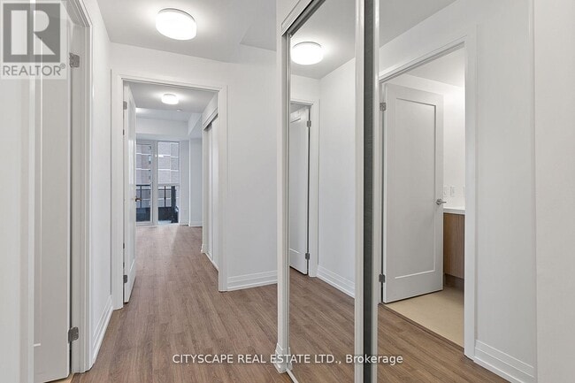 Building Photo - 286 Main St