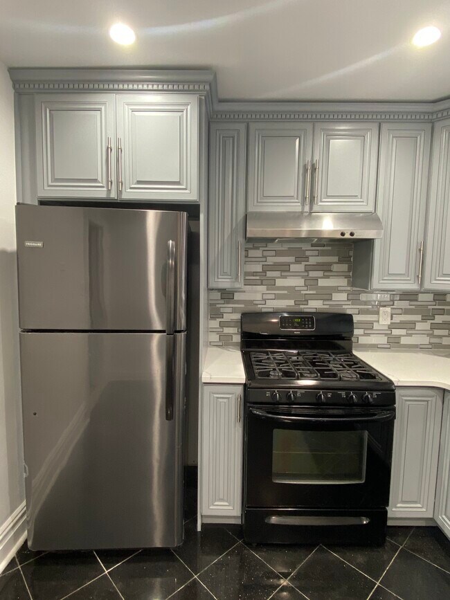 Foto del edificio - 2067 Hering Ave