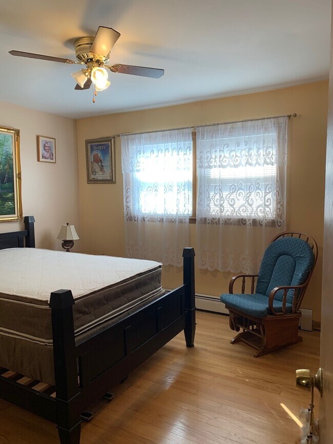 Foto del edificio - 6151 W Belmont Ave