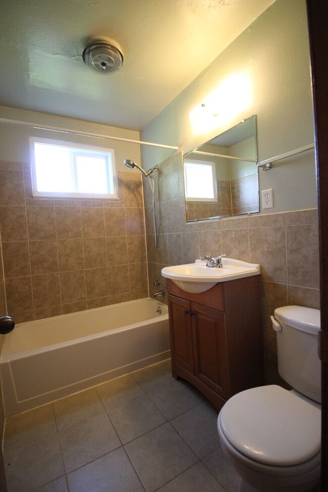 Building Photo - 1114 Gard Pl