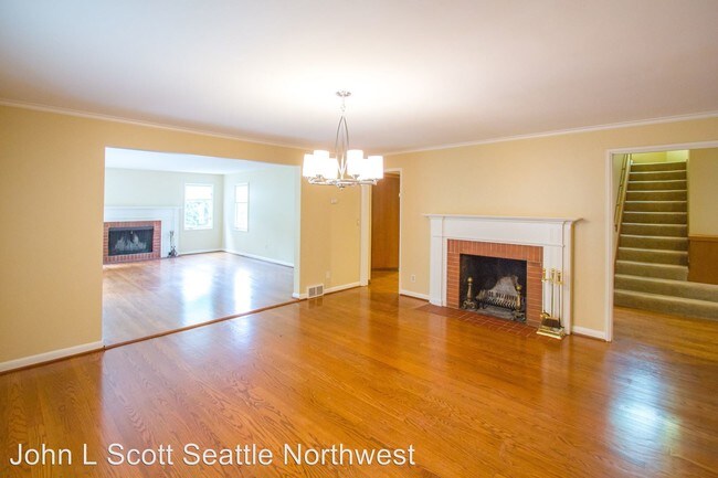 Building Photo - 3 br, 3.5 bath House - 3717 NE 44th St