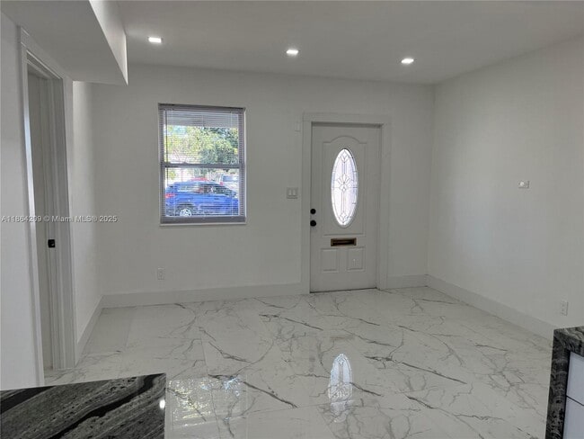 Foto del edificio - 5301 NE 17th Ave