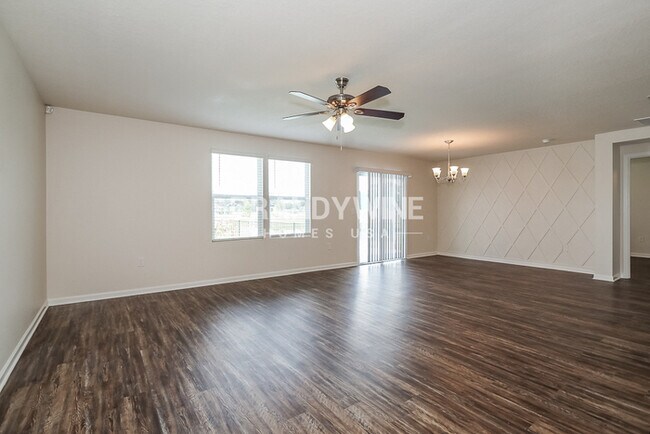 Foto del edificio - NEW Lower Rental Rate Leasing Special: Mar...