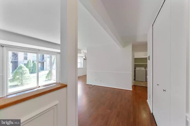Building Photo - 221 Crocker Dr