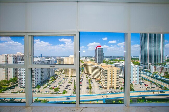 Building Photo - 1830 S Ocean Dr