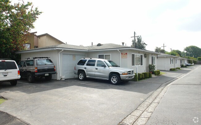 Foto del edificio - 2544-2546 Orange Ave
