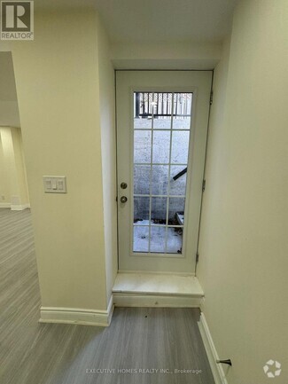 Building Photo - 3409 Colonial Dr
