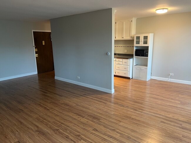 Building Photo - 5500 Hillcrest Ln