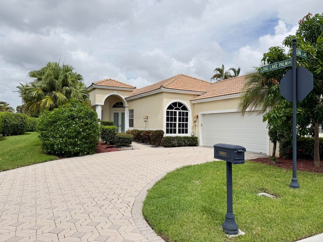 Foto principal - 9091 Long Lake Palm Dr