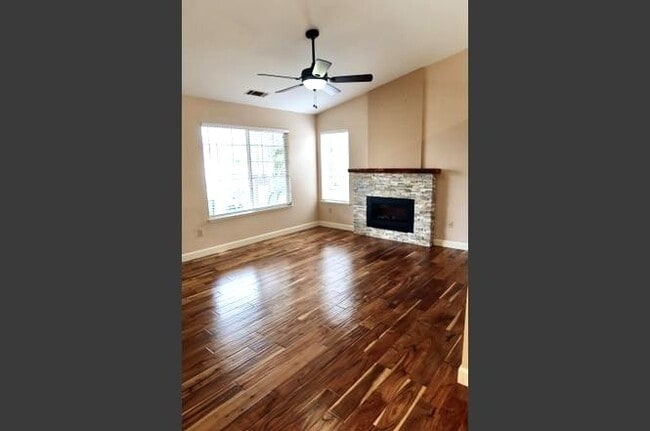 Foto del edificio - 1143 Grouse Dr