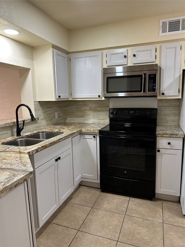 Building Photo - 6482 Alisa Ln