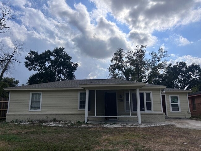 Foto del edificio - 7918 Woodlyn Rd