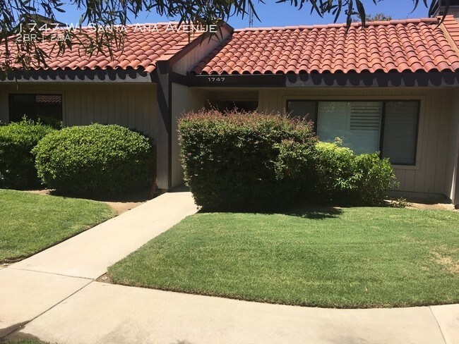 Foto del edificio - 1747 W Santa Ana Ave