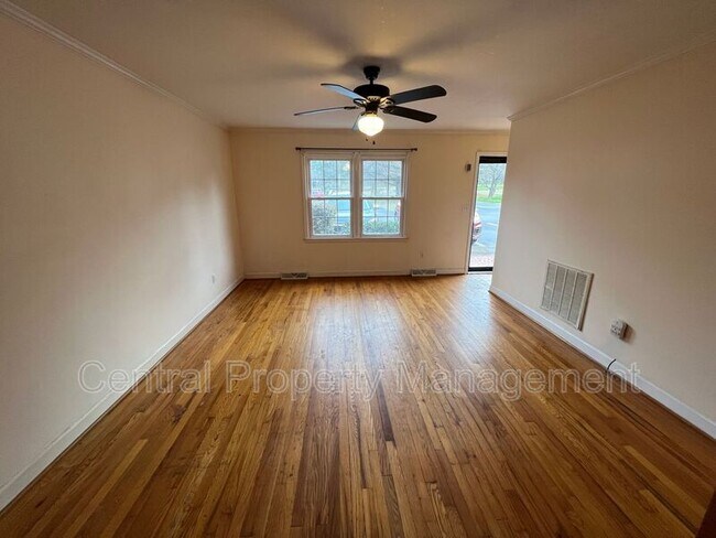 Foto del edificio - 5003 Edwards Rd
