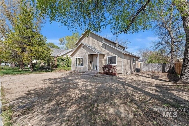 Building Photo - Renovated Nampa Home