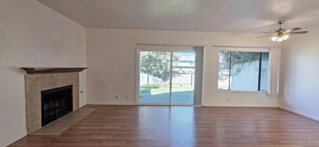 Foto del edificio - 7862 Hampton Ln