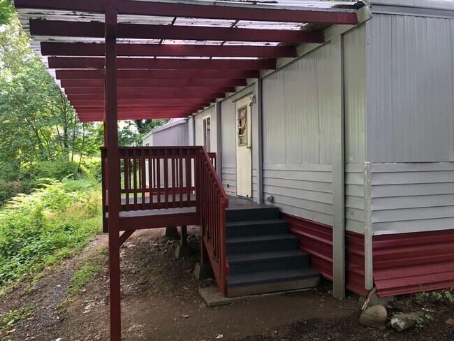 Building Photo - Updated MH trailer near the McKenzie River