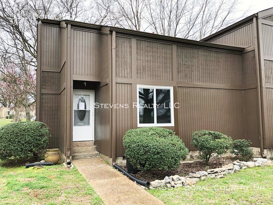 Primary Photo - 555 Doral Country Dr