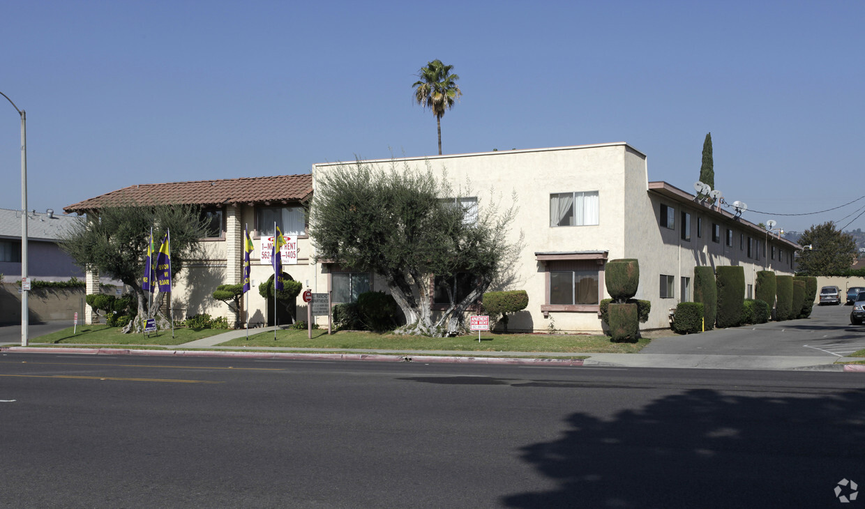 Building Photo - El Rancho Apartments