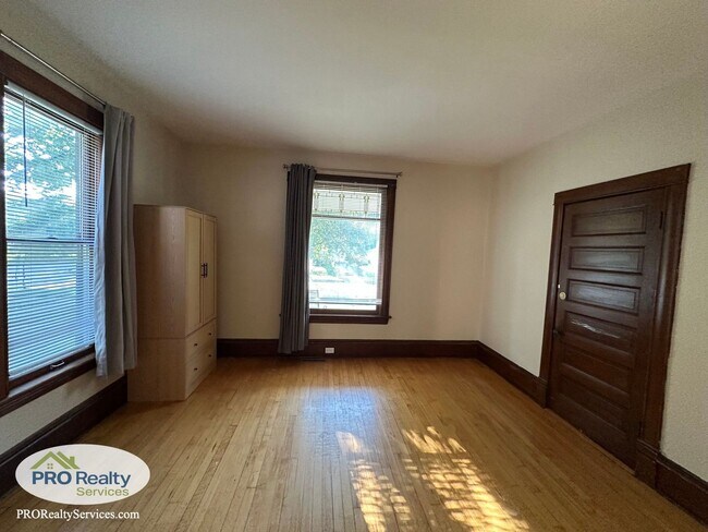 Foto del edificio - Main Level 2 Bedroom Duplex Unit
